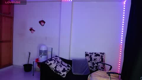 Snapshot of valerie_smile chatting on March 10, 11:01 am Valerie online show from March 10, 11:01 am