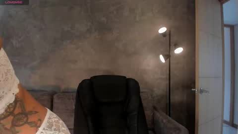 Snapshot of valerieaustin chatting on September 29, 3:44 pm call me Val online show from September 29, 3:44 pm