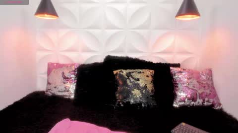 valerie online show from April 15, 7:49 pm