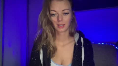 Valerie  online show from December 16, 7:15 am