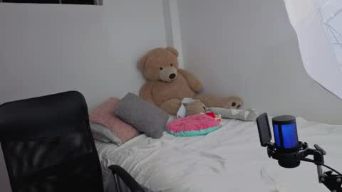 Juli C online show from April 16, 1:38 am