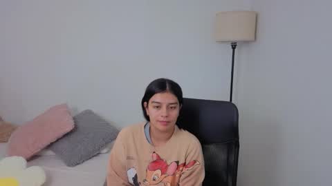 Snapshot of valerihouse chatting on October 9, 12:38 am Juli C online show from October 9, 12:38 am