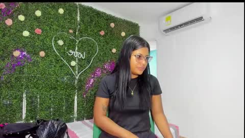 Snapshot of valery_021 chatting on January 18, 7:26 pm Valery online show from January 18, 7:26 pm