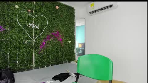 Snapshot of valery_021 chatting on February 12, 3:27 pm Valery online show from February 12, 3:27 pm