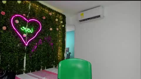 Snapshot of valery_021 chatting on January 15, 6:08 pm Valery online show from January 15, 6:08 pm