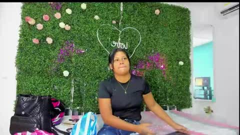 Snapshot of valery_021 chatting on February 1, 12:47 pm Valery online show from February 1, 12:47 pm