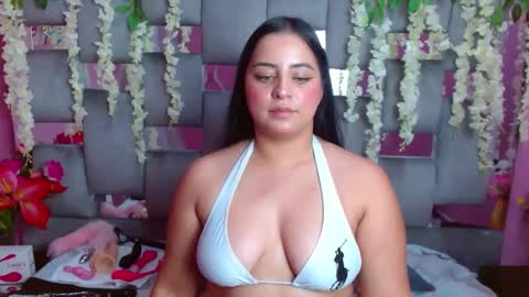 Snapshot of valerysexx_ chatting on December 4, 6:38 am vale online show from December 4, 6:38 am