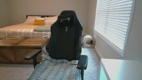 valerie online show from April 5, 3:09 pm