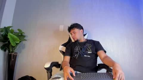 Valentino online show from April 5, 7:22 pm