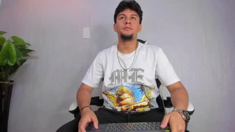 Valentino online show from April 10, 7:40 pm