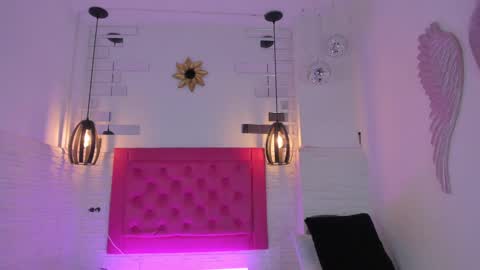 Vallolet Peach  online show from February 15, 11:39 am