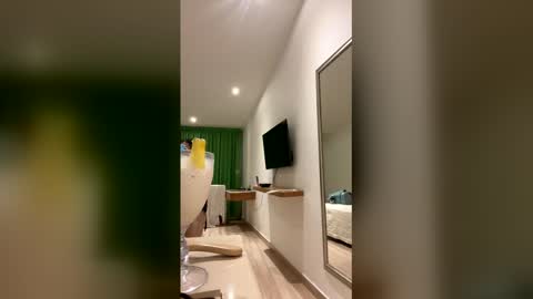 vallolett__ online show from February 14, 3:31 am