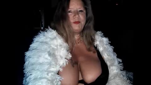 Snapshot of vampwoman chatting on February 25, 7:31 am vampwoman online show from February 25, 7:31 am