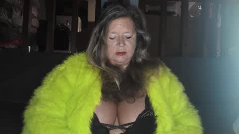 Snapshot of vampwoman chatting on March 10, 9:45 am vampwoman online show from March 10, 9:45 am