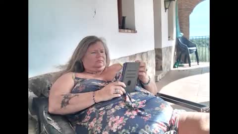 Snapshot of vampwoman chatting on February 14, 11:42 am vampwoman online show from February 14, 11:42 am