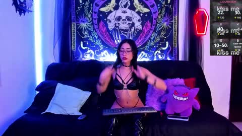 Snapshot of vampy_dolll chatting on September 14, 5:10 am vampy_dolll online show from September 14, 5:10 am