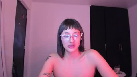 Snapshot of vandalovee chatting on October 4, 11:13 pm Babi Alu online show from October 4, 11:13 pm