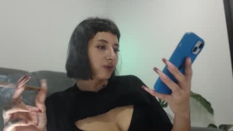 Snapshot of vandalovee chatting on February 22, 1:44 am Babi Alu online show from February 22, 1:44 am