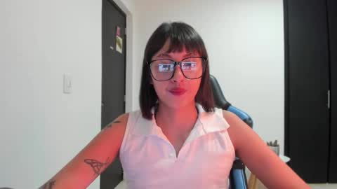 Snapshot of vandalovee chatting on September 21, 3:21 am Babi Alu online show from September 21, 3:21 am