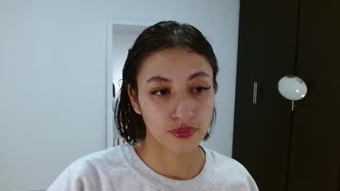 Snapshot of vandalovee chatting on February 28, 7:48 am Babi Alu online show from February 28, 7:48 am
