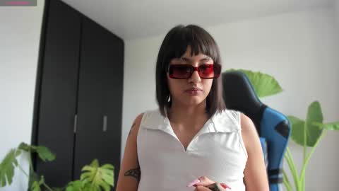 Snapshot of vandalovee chatting on September 17, 4:54 pm Babi Alu online show from September 17, 4:54 pm