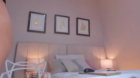 vanessa__cb online show from July 6, 11:40 am