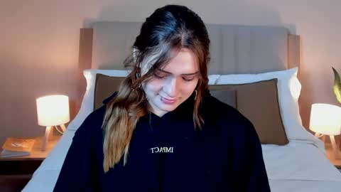 vanessa_foxyy online show from June 4, 11:00 pm