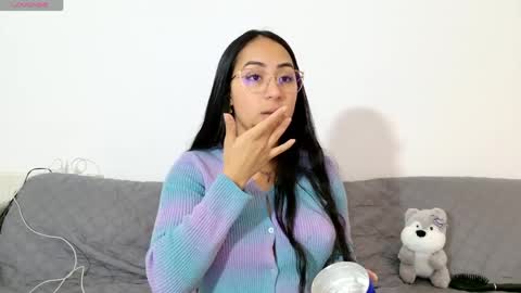 vanessaadol online show from May 13, 9:30 am