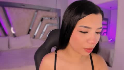 vanessaduval online show from October 28, 4:24 am