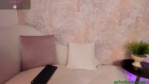 V online show from March 4, 2:58 pm