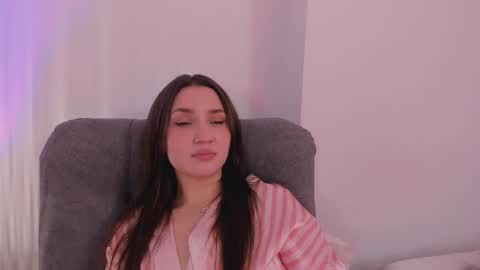 vanessajohnsonn online show from March 10, 1:32 am