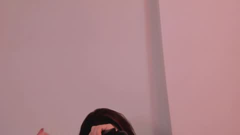 vanessajohnsonn online show from April 15, 2:04 am