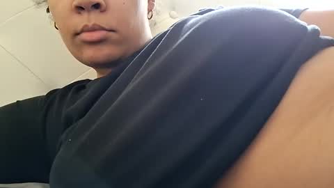 vanessareign online show from February 16, 7:45 pm