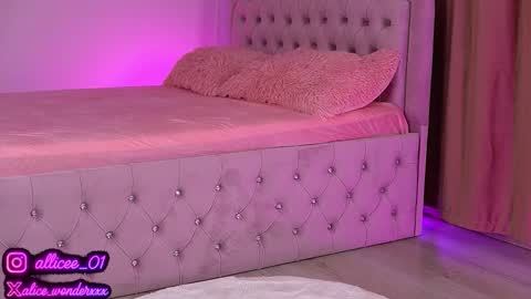 Vanessa Simon online show from September 17, 6:06 am