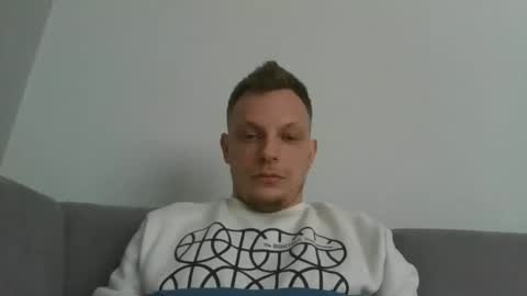 vanhelll online show from February 17, 1:33 pm