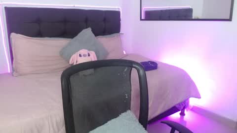 vane online show from February 12, 9:51 pm