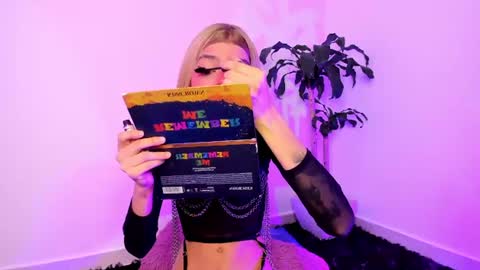  Varya Ferreira - independent model  online show from June 12, 5:50 am