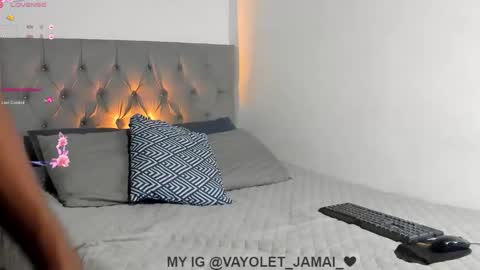 Snapshot of vayolet___ chatting on February 4, 9:10 pm Hi Im Vayolet online show from February 4, 9:10 pm