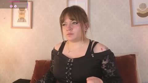 Vee Simons online show from November 13, 7:38 pm