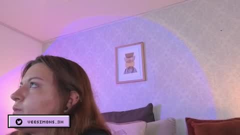 Vee Simons online show from June 1, 7:37 pm