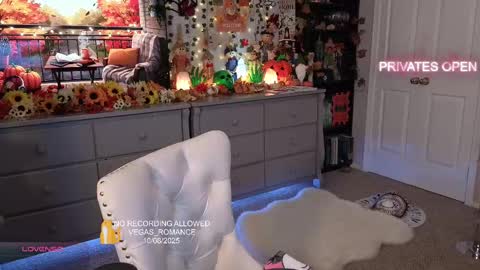 Snapshot of vegas_romance chatting on October 9, 2:28 am vegas_romance online show from October 9, 2:28 am