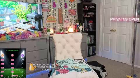 Snapshot of vegas_romance chatting on September 16, 2:57 am vegas_romance online show from September 16, 2:57 am