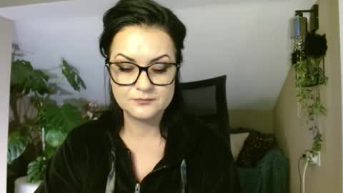 VeilRoom online show from February 21, 3:15 pm