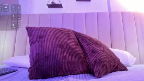 Vel  online show from April 14, 5:27 pm