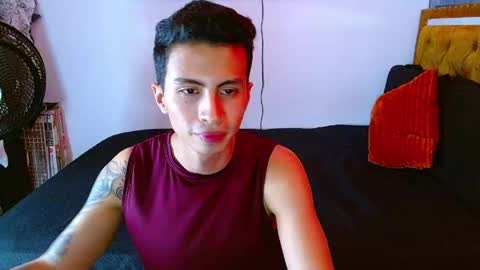velk_hot1 online show from May 16, 3:33 pm