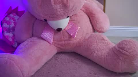 Velora online show from December 20, 9:00 pm