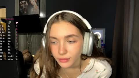 Nia online show from April 11, 3:27 pm