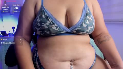 Snapshot of velveet_ chatting on October 17, 2:10 pm velveet_ online show from October 17, 2:10 pm