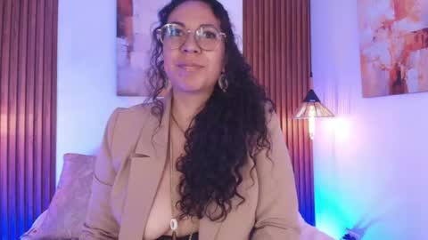 Emma Curly online show from May 11, 2:45 pm