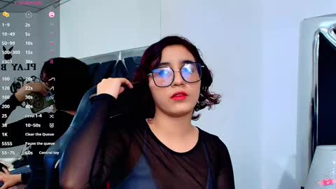 velvet_rouse online show from December 14, 8:15 pm